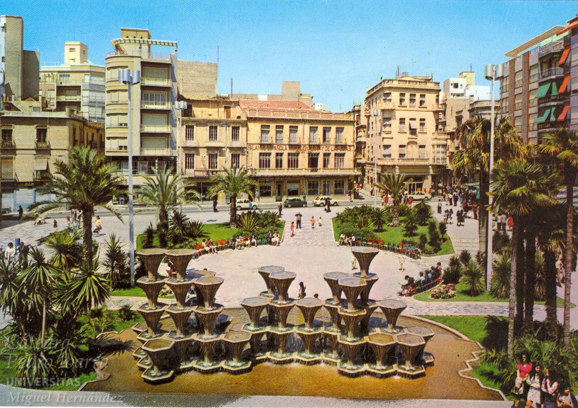 Durán-Loriga’s mid-century masterpiece, the fountain in the Plaza de la Glorieta in Elche, Spain.